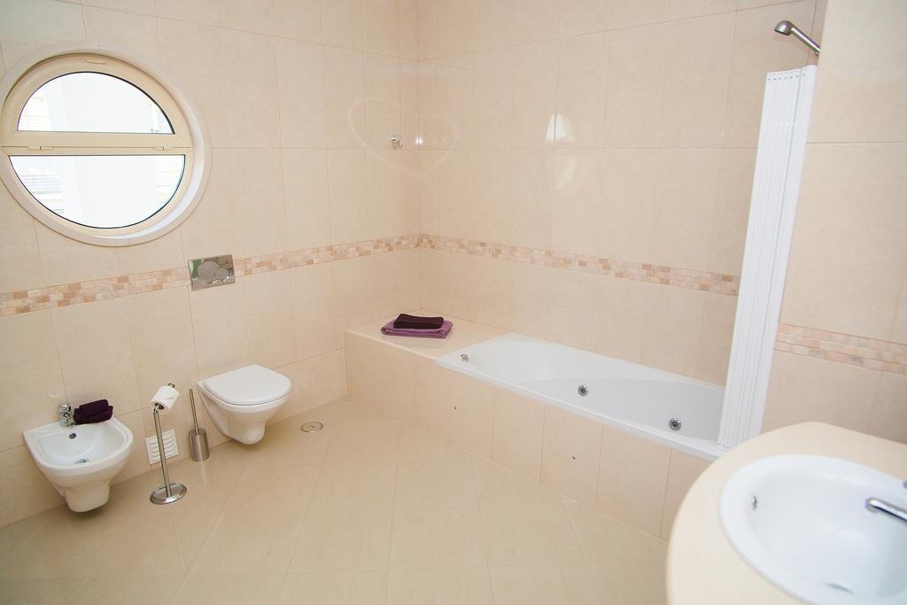 Sea View Penthouse In Albufeira Apartment Стая снимка